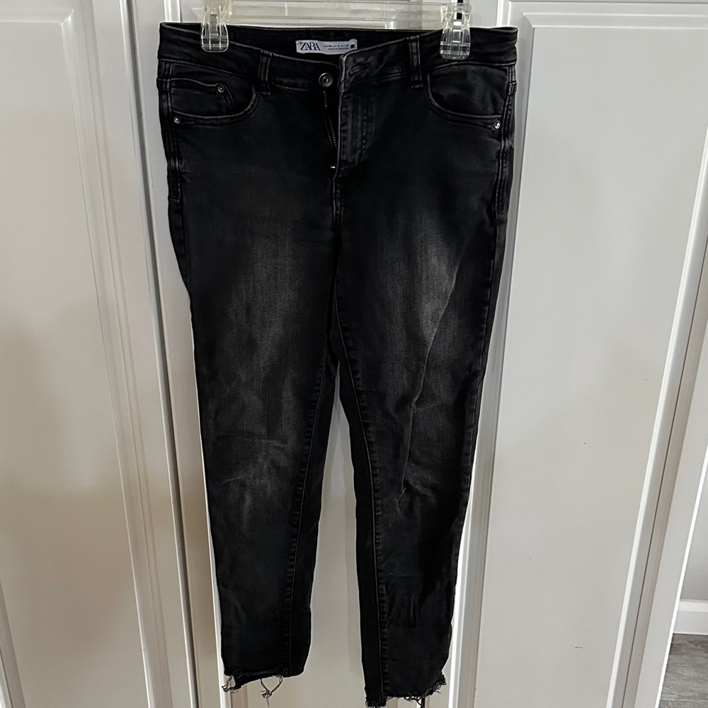 Zara Black Cropped Jeans with Raw Hem